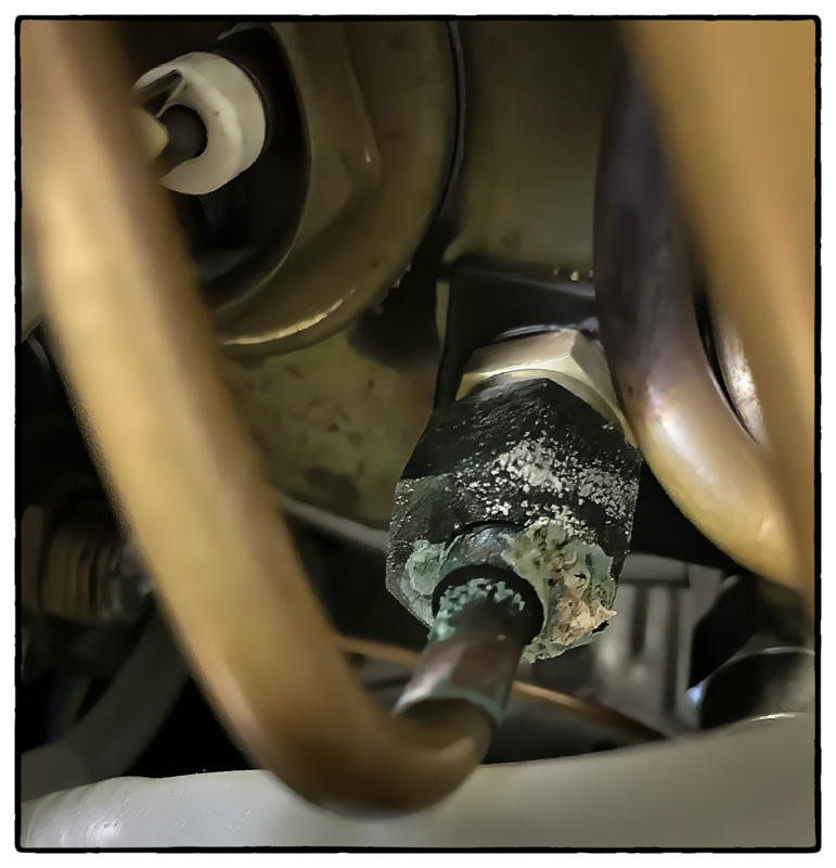Hot Water Pipe fitting - Leak